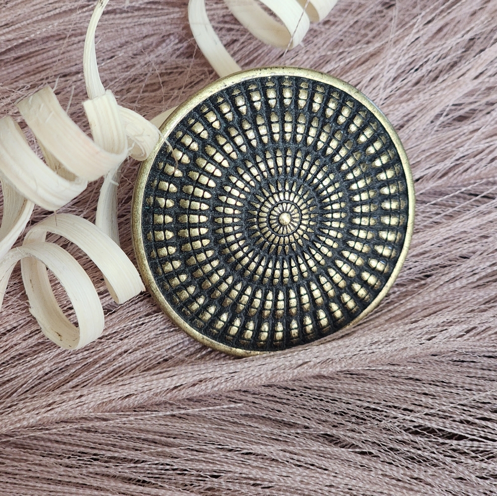 Round antique finish medallion finger ring